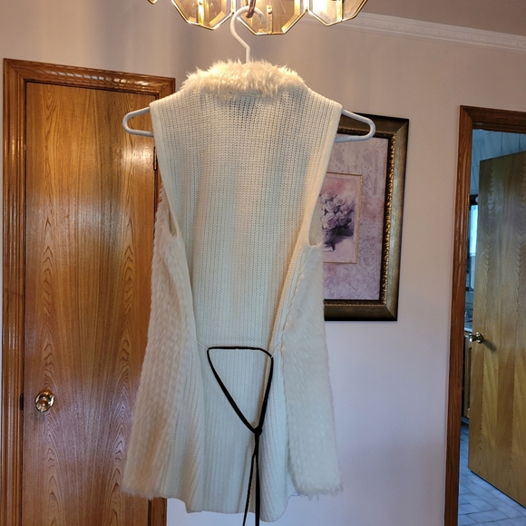 Vests - Picture 3 of 3